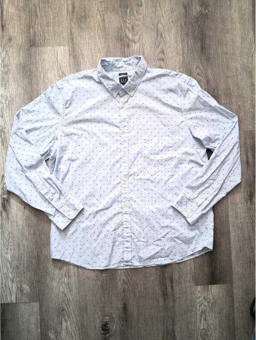 GAP Men's XXL Light Blue Untucked Fit Stretch Button Down Long Sleeve Shirt